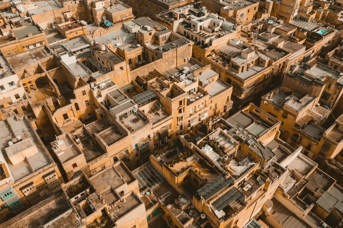 خريطة لمجمع دبي للاستثمار 2 مع علامة على موقع المستودع